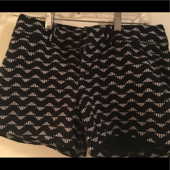 Old Navy Pants - Old Navy Pixie short size 0